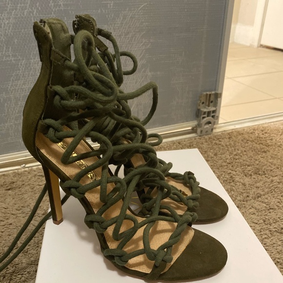 Olive green lace up heels - Picture 3 of 3